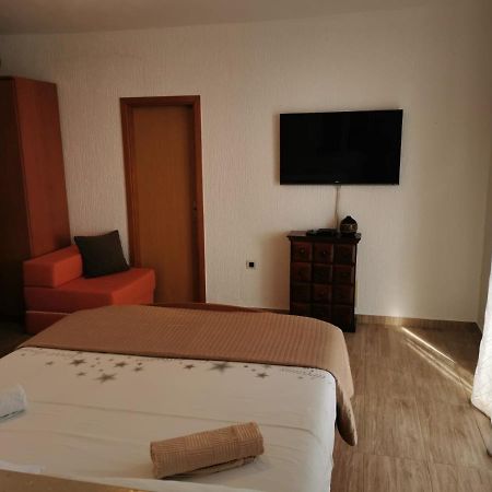 Apartman Ante Brela Buitenkant foto