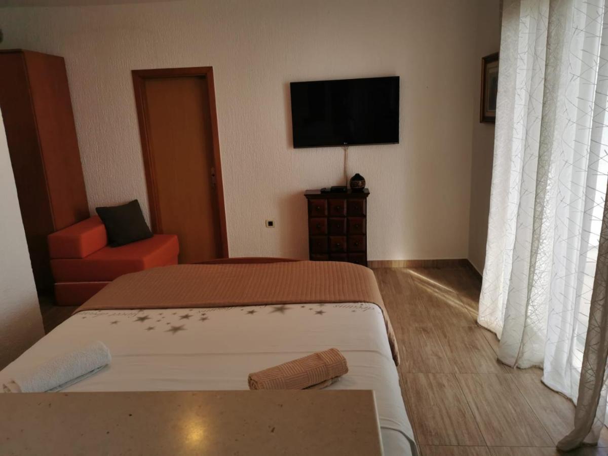 Apartman Ante Brela Buitenkant foto