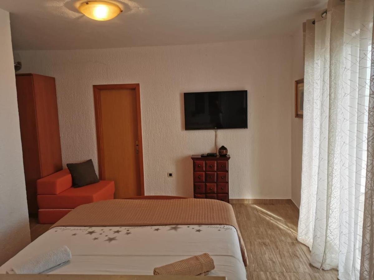 Apartman Ante Brela Buitenkant foto