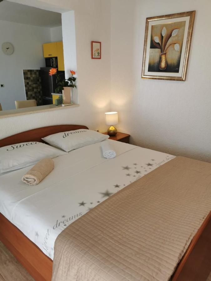 Apartman Ante Brela Buitenkant foto
