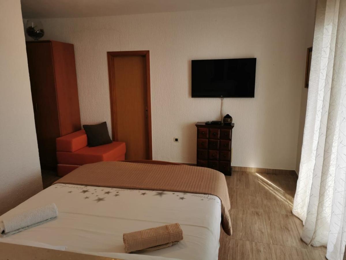 Apartman Ante Brela Buitenkant foto